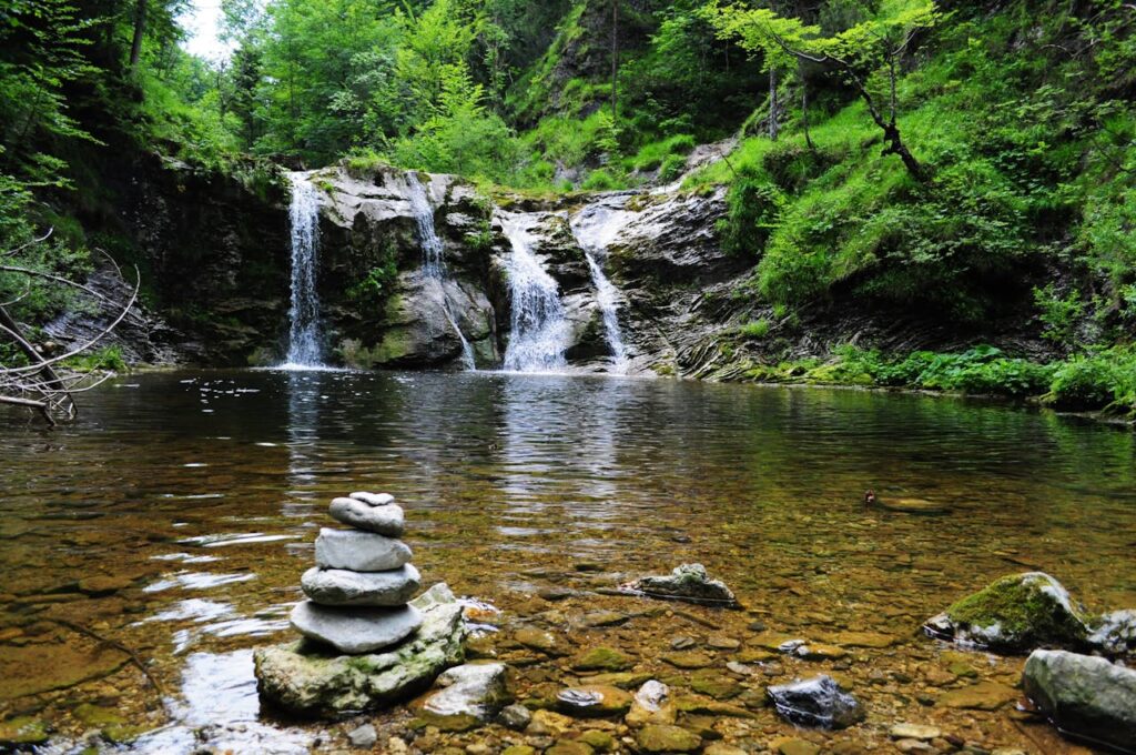 Wasser Natur plätschern Versteckte Wasserfälle auf der ganzen Welt – Geheimtipps für Naturliebhaber
