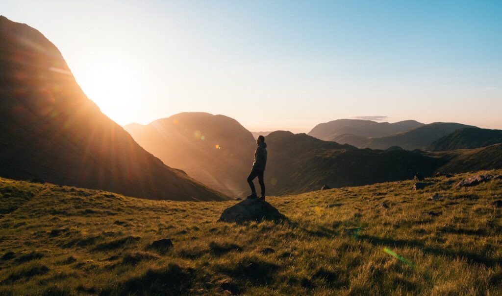 Wandern Natur Sonne Wie kann Wandern die Gesundheit im Alltag fördern